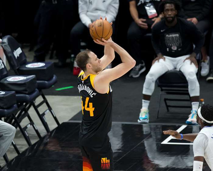 Bojan Bogdanovic (44) drains a three pointer from the corner